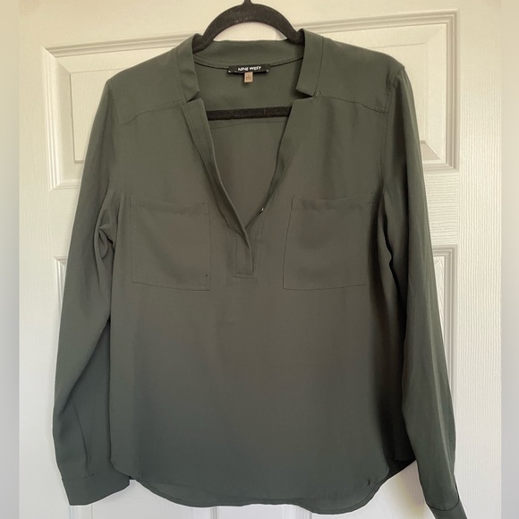 Forest green blouse. Size large. - Picture 1 of 4